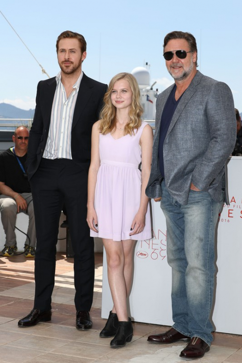 Cannes 2016: stylizacje gwiazd, Ryan Gosling, Angourie Rice i Russell Crowe  na konferencji prasowej dotyczącej filmu "Mal de Pierres", fot. East News