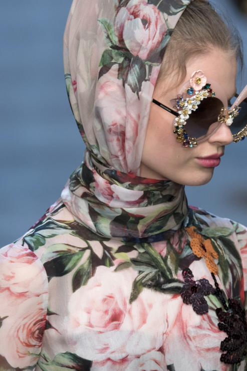 Modne nakrycia głowy na lato 2016, Dolce & Gabbana,  fot. Imaxtree