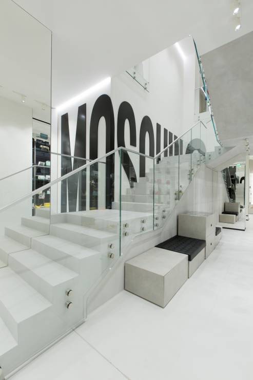 Nowy butik Moschino w Mediolanie