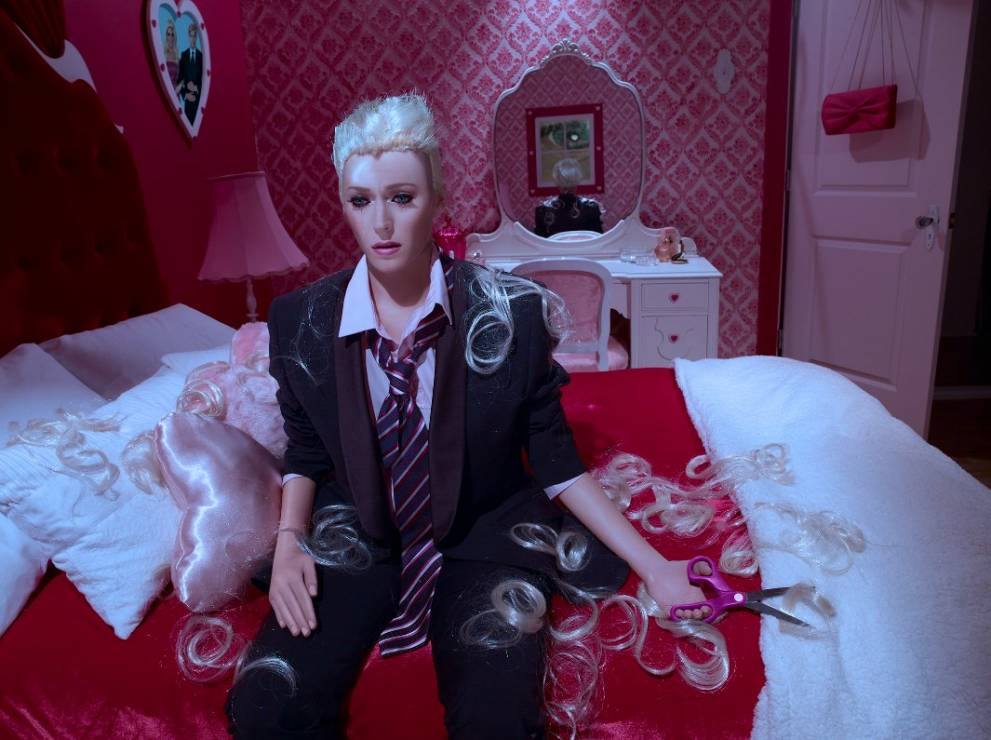 Nieszczęśliwa Barbie - "In The Dollhouse",  fot. Dina Goldstein