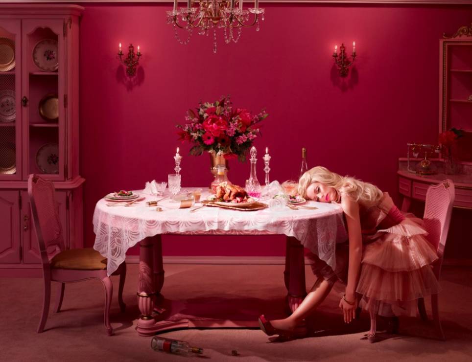 Nieszczęśliwa Barbie - "In The Dollhouse",  fot. Dina Goldstein