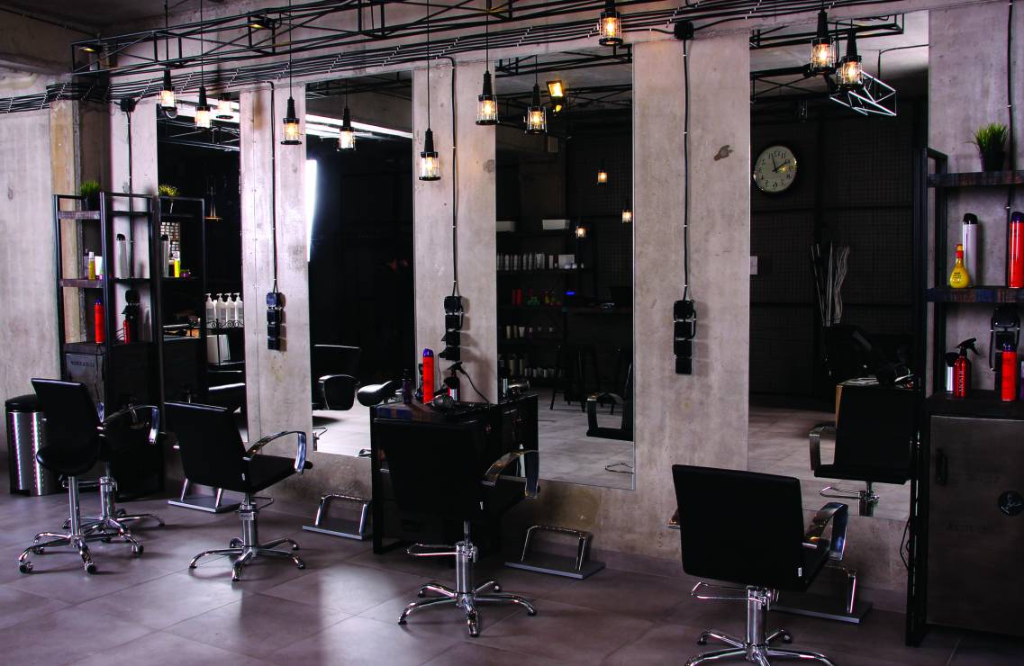 Industrialne wnętrza krakowskiego salonu fryzjerskiego Bonza Hair&Beauty, projekt Agneiszka Wójcik z pracowni AW Interior Design, fot. mat. pracowni