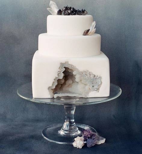 #geodeweddingcake Torty ślubne przypominające kamienie szlachetne, fot. instagram _emilyriggsbridal