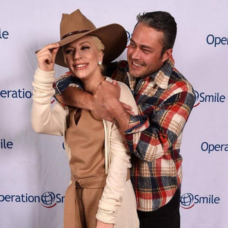 Lady Gaga i Taylor Kinney na imprezie Operation Smile, 2016 rok, fot. East News