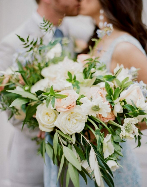 #WeddingBouquet - ślubny bukiet na Instagramie , fot. Instagram/intimateweddings 