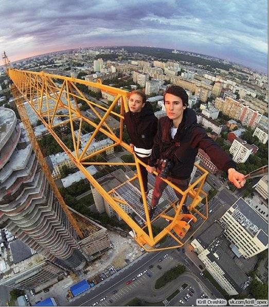 Ekstremalne selfie - zobacz zdjęcia Angeli Nikolau 