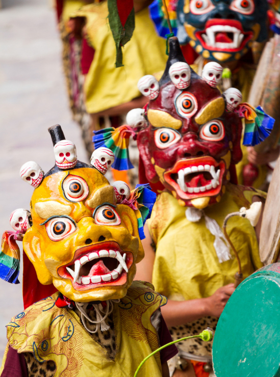Kolorowe maski mnisi przywdziewają na święto, które wypada w 10 dniu tybetańskiego miesiąca księżycowego.