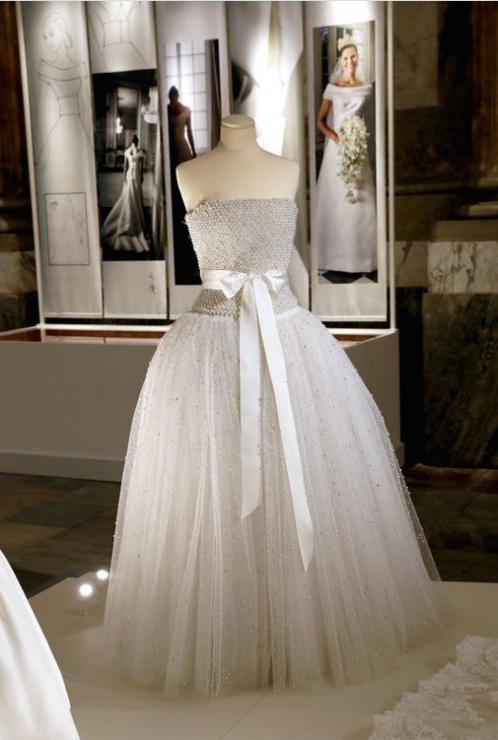 Wystawa królewskich sukni ślubych w Sztokholmie