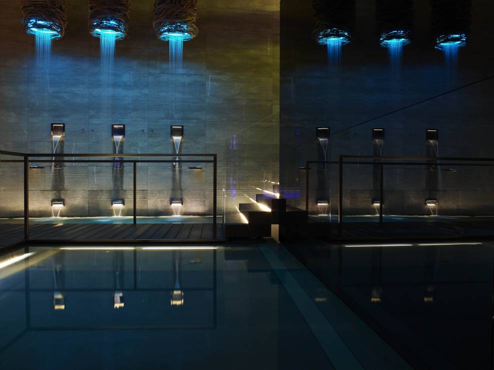 Modne łazienki: imponujący showroom w sercu Mediolanu