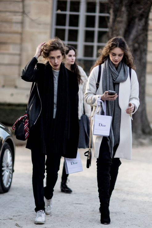 Street fashion: modelki off duty na Paris Fashion Week haute couture SS17