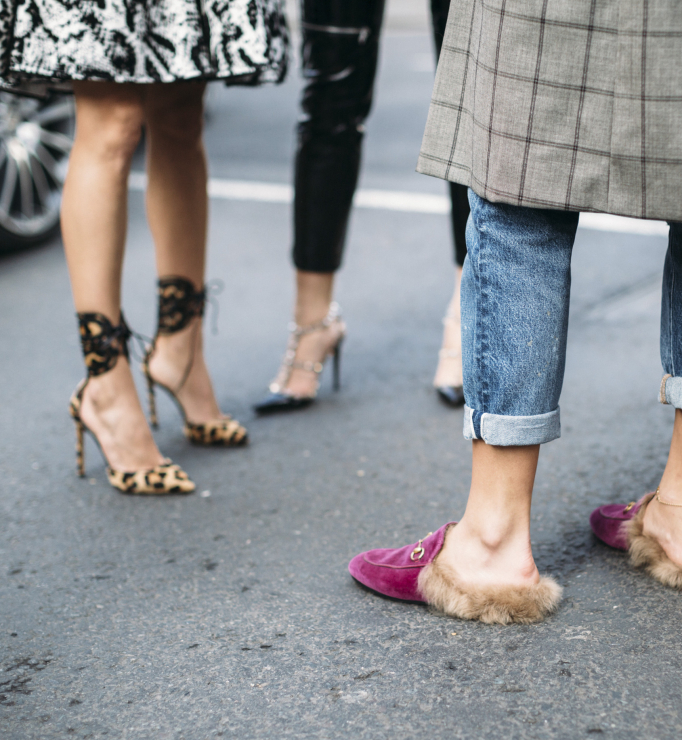 Street fashion: buty i akcesoria gości na tygodniach mody j-z 2017/18
