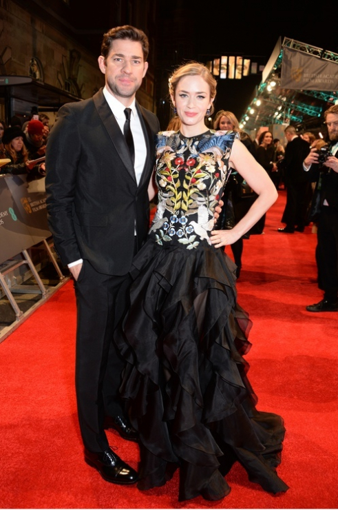 BAFTA 2017:  John Krasinski i Emily Blunt (w sukni Alexander McQueen)