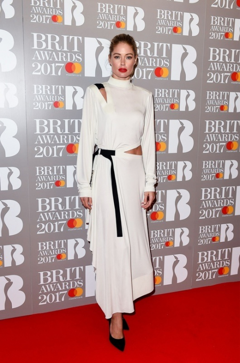 Brit Awards 2017: Doutzen Kroes