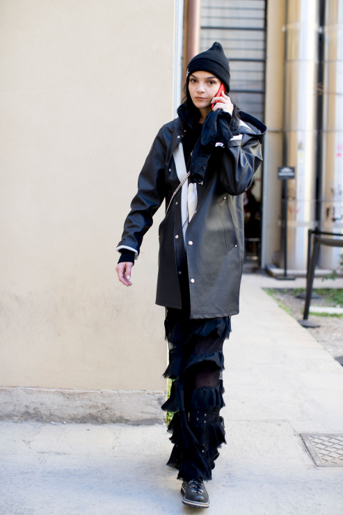 Street fashion: modelki off duty na Milan Fashion Week AW17