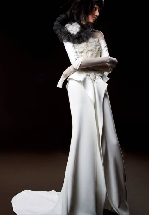 Suknia ślubna Vera Wang z kwiatową aplikacją