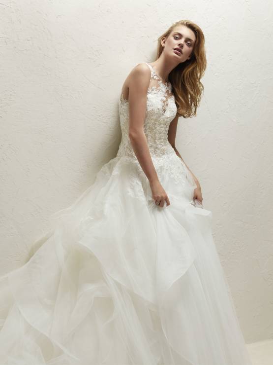 Suknia ślubna Pronovias model Drapin