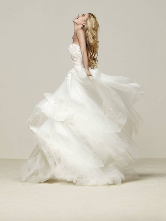 Suknia ślubna Pronovias model Draval
