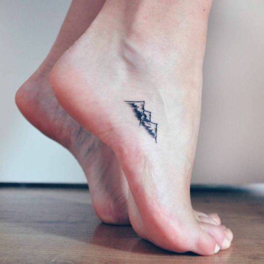 Tatuaże na stopie