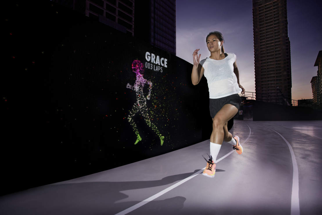 Multimedialny stadion Nike w kształcie odcisku buta