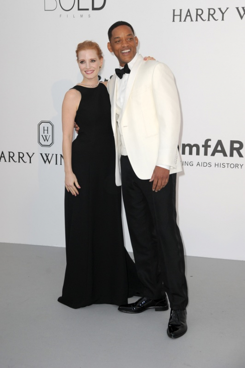 Jessica Chastain (w sukni Prada) i Will Smith na gali amfAR