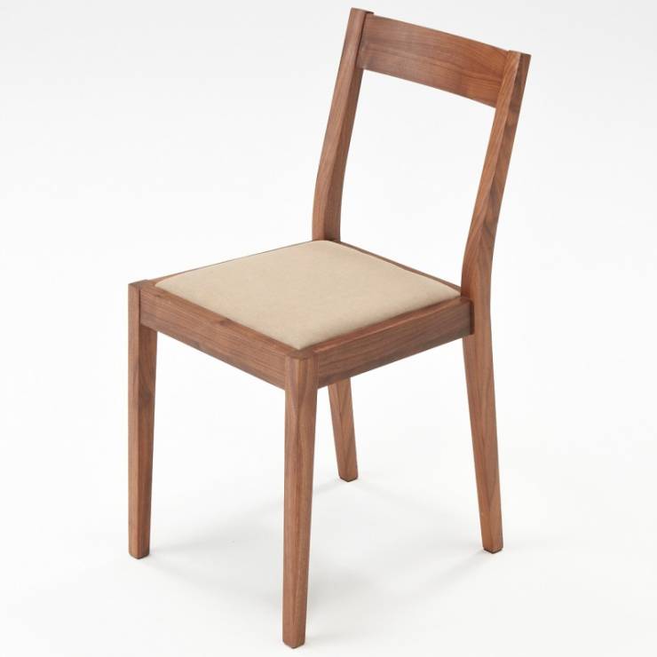 Proste, nowoczesne krzesło Muji, fot. mat. prasowe