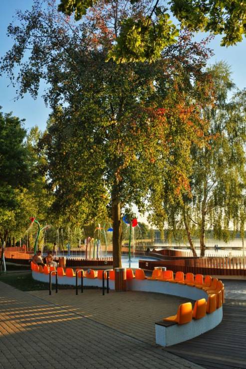 Teren rekreacyjny nad Jeziorem Paprocany w Tychach, projekt: Robert Skitek RS+, fot. Tomasz Zakrzewski / archifolio