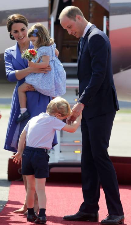 Charlotte i George w Polsce. Księżna Kate i Książę William do Berlina także polecieli z dziećmi