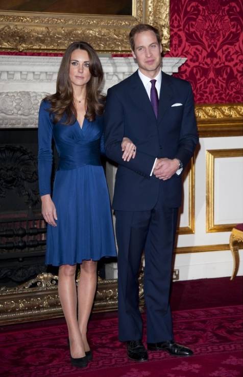 2010 rok: Kate Middleton i książę William ogłaszają zaręczyny