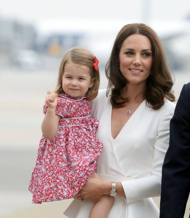 Charlotte i George w Polsce. Księżna Kate i Książę William do Warszawy przylecieli z dziećmi