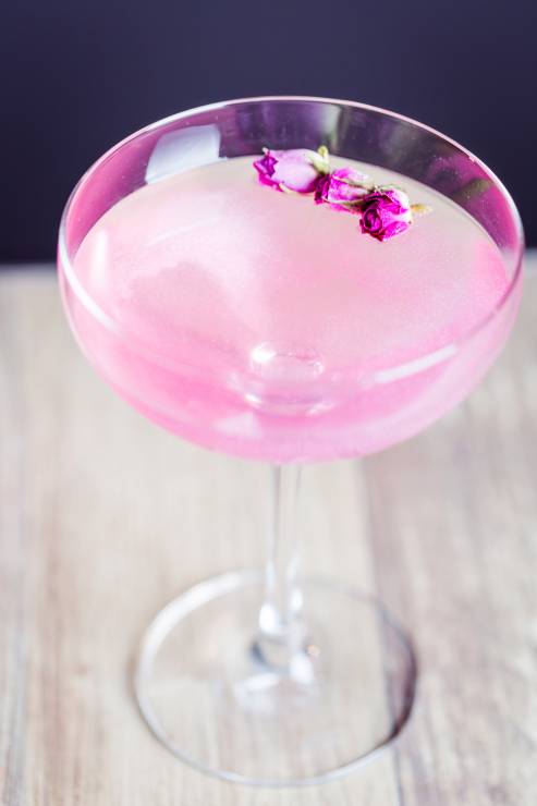 Różowe drinki: pink gin