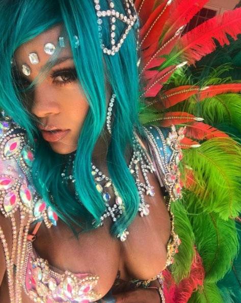 Rihanna w seksownym kostiumie na Crop Over 2017