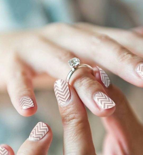 Minimalistyczny manicure na ślub