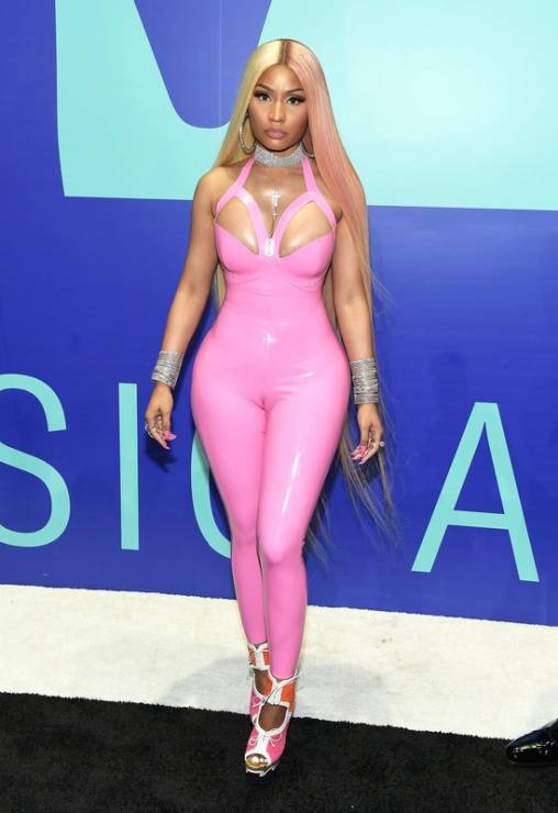 MTV Video Music Awards 2017: Nicki Minaj w kombinezonie Vex Latex