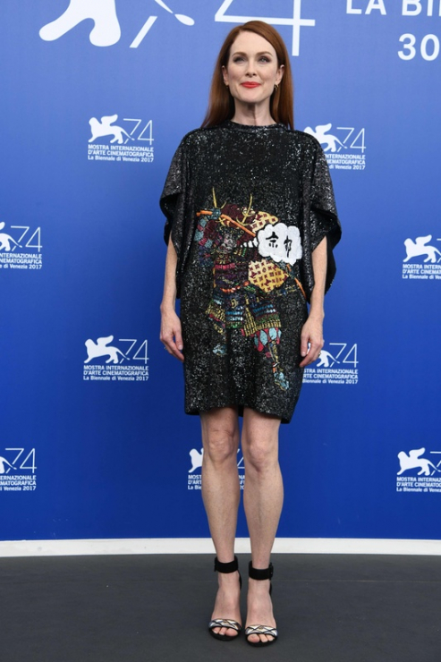 Festiwal Filmowy w Wenecji 2017: Julianne Moore na konferencji prasowej filmu "Suburbicon", 02