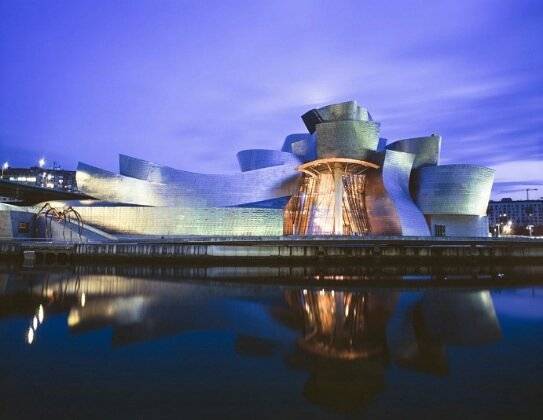 Muzeum Guggenheima w Bilbao, Hiszpania, @museoguggenheim
