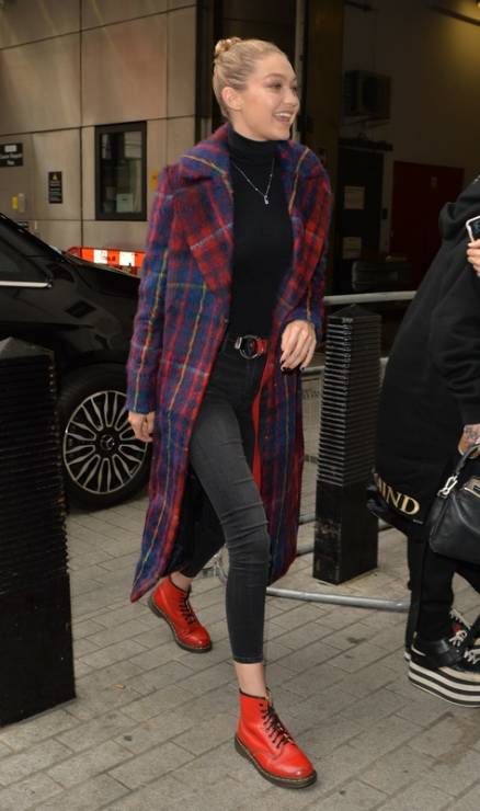 Gigi Hadid w płaszczu 