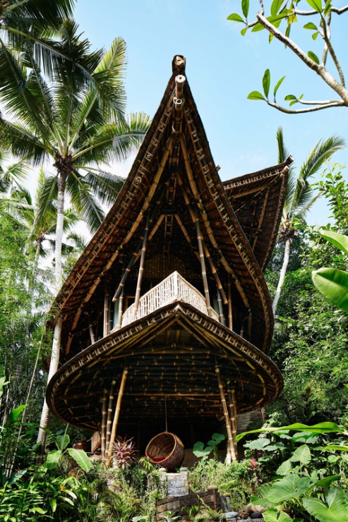 Bambusowy dom na Bali, projekt: IBUKU