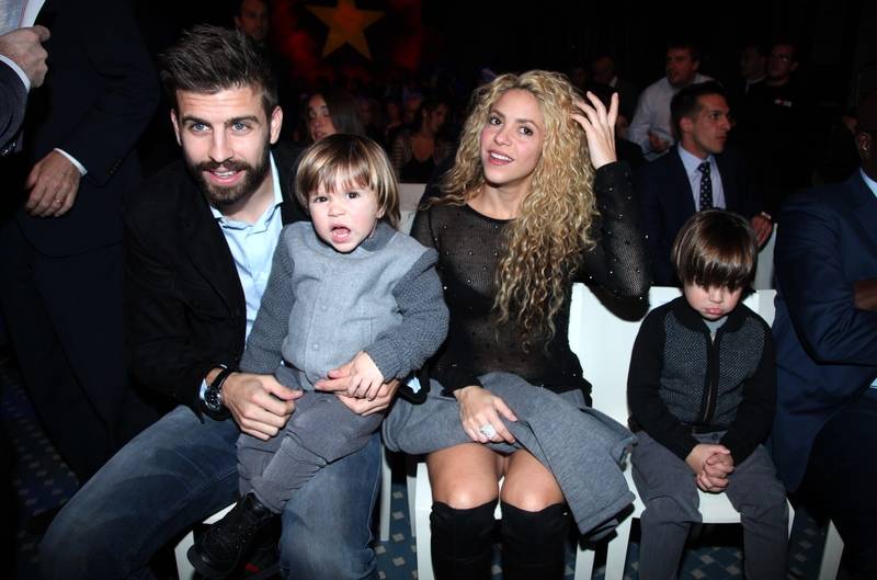 Gerard Piqué, Sasha, Shakira i Milan na gali Catalan football stars, 2016 rok