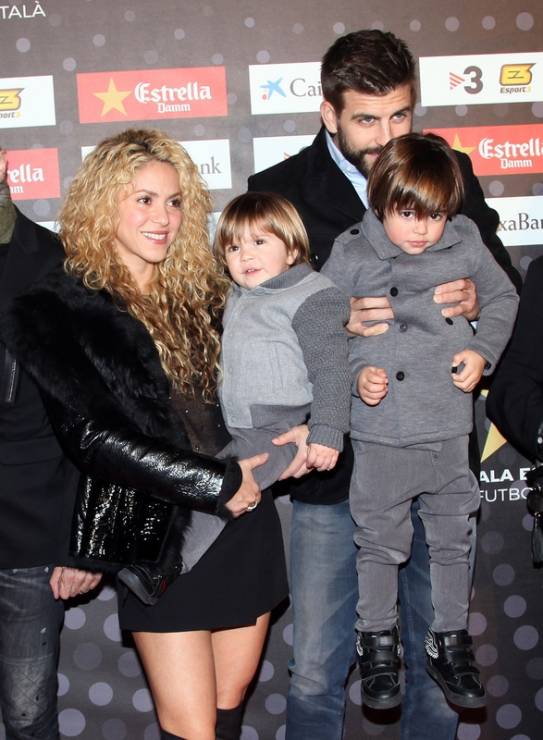 Shakira, Sasha, Milan i 	Gerard Piqué na gali Catalan football stars, 2016 rok