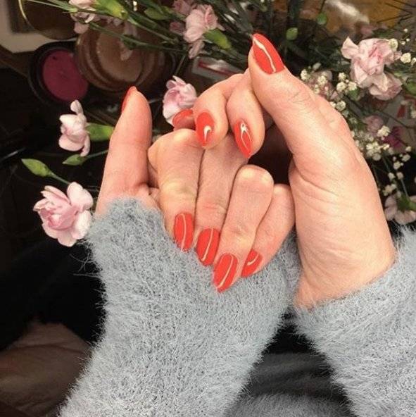 Pomarańczowy manicure