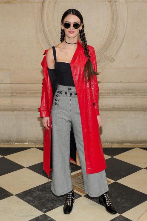 Charlotte Le Bon na pokazie Dior jesień-zima 2018/2019