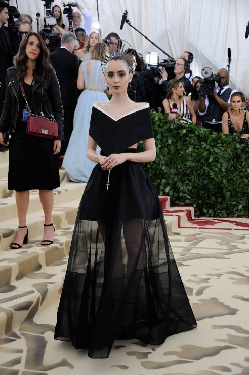 Met Gala 2018: Lily Collins w sukni Givenchy