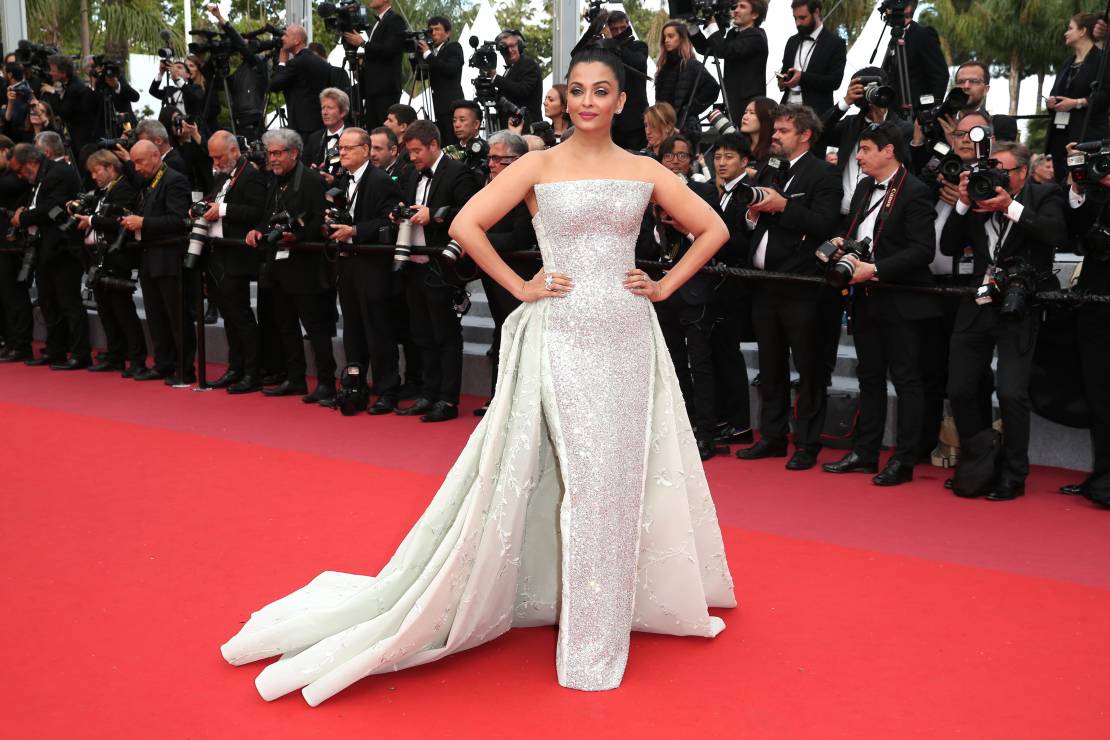 Cannes 2018: Aishwarya Rai w sukni Rami Kadi na premierze filmu "Sink Or Swim (Le Grand Bain)"