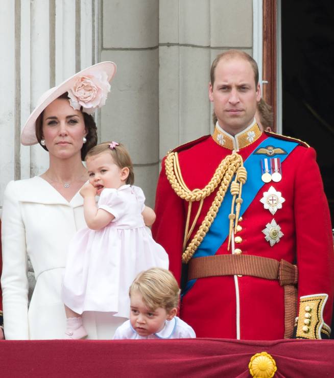 Księżna Kate w kreacji Alexander McQueen podczas parady Trooping the Colour , 11.06