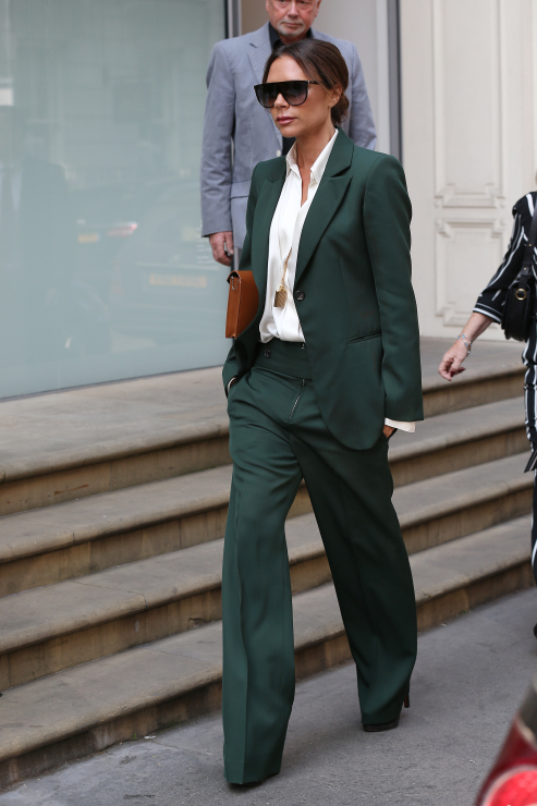 Victoria Beckham w zielonym garniturze z kolekcji jesień-zima 2018/2019, 23.05.2018.