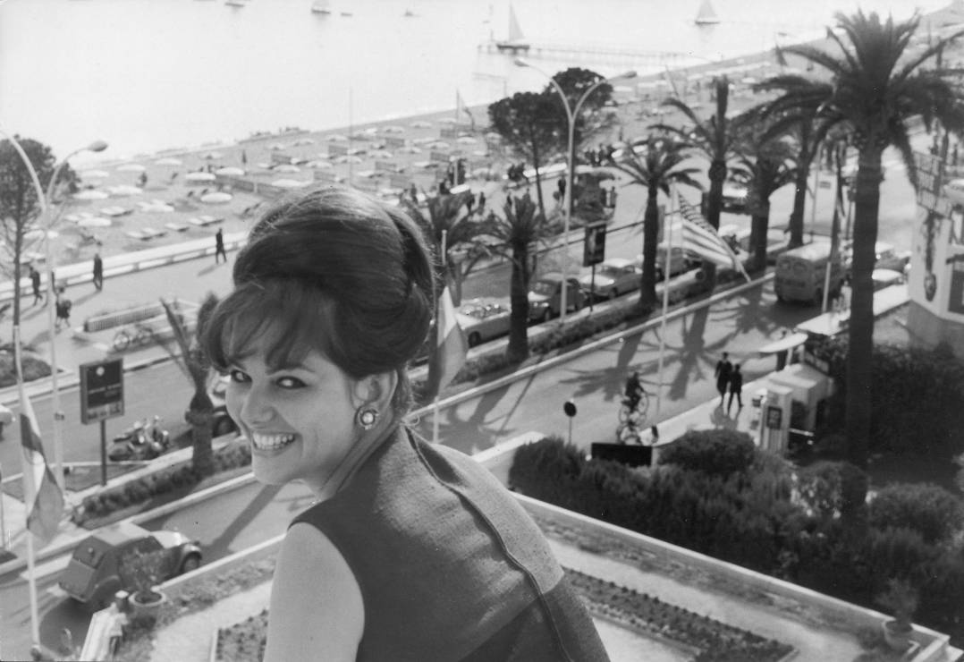 Claudia Cardinale w Cannes, 1963.