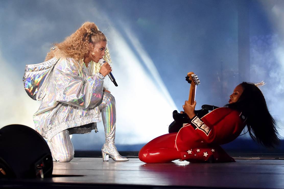Kostiumy sceniczne Beyoncé na koncertach On the Run II Tour