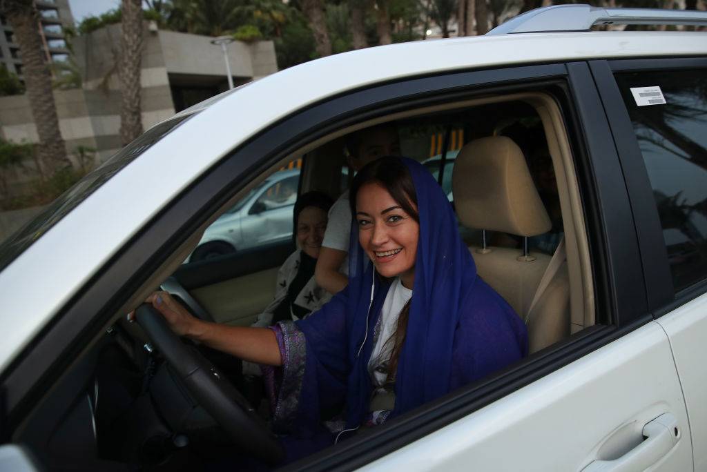 Do tej pory Saudyjki i kobiety odwiedzające Arabię Saudyjską nie mogły prowadzić samochodu