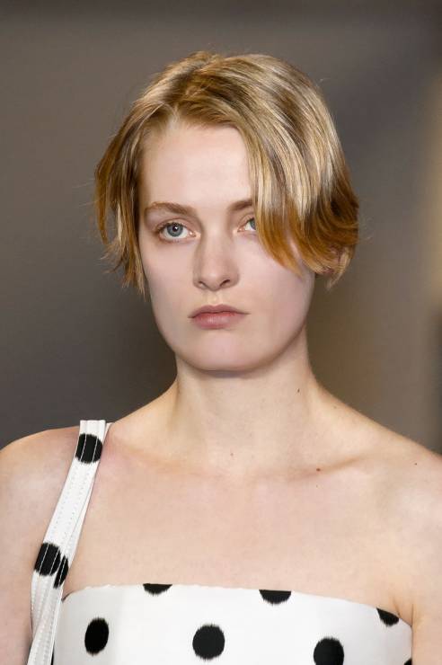 Krótkie włosy jak u Chloe Sevigny, pokaz Balenciaga