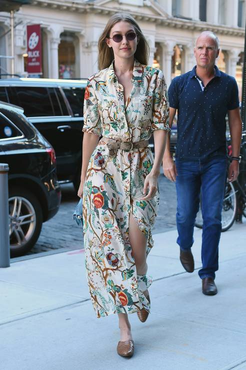 Gwiazdy w sukienkach w kwiaty. Gigi Hadid w Nowym Jorku, 19.06.2018.